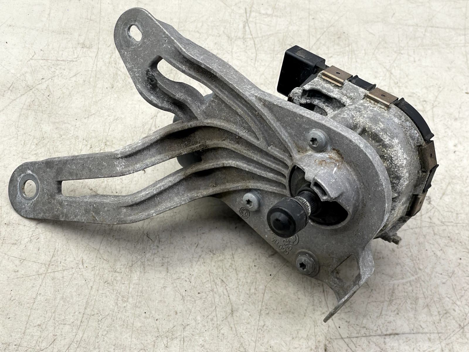 2014-2020 BMW I8 OEM FRONT LEFT DRIVER SIDE WINDSHIELD WIPER MOTOR