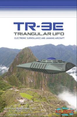 UFO TR3 Triangular U.F.O. Model Kit With Base 181AT21 | eBay