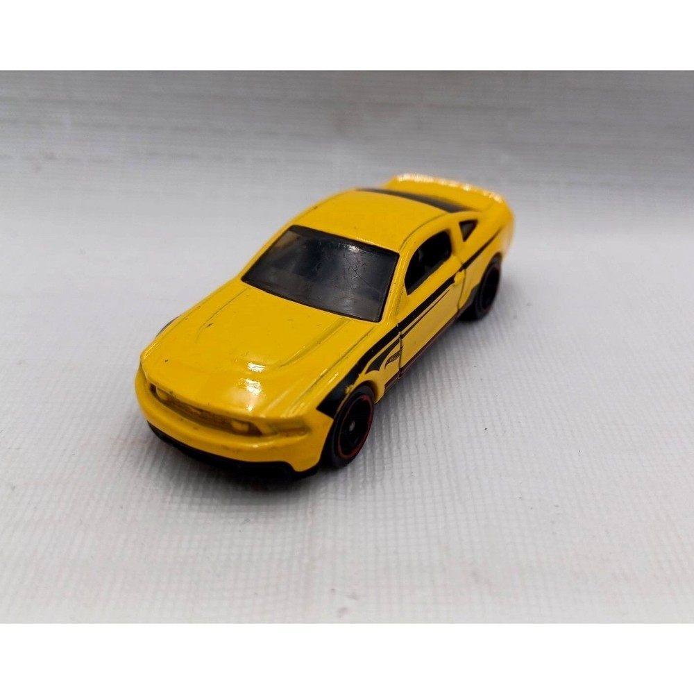 Hot Wheels 2010 Ford Mustang GT Yellow Die Cast