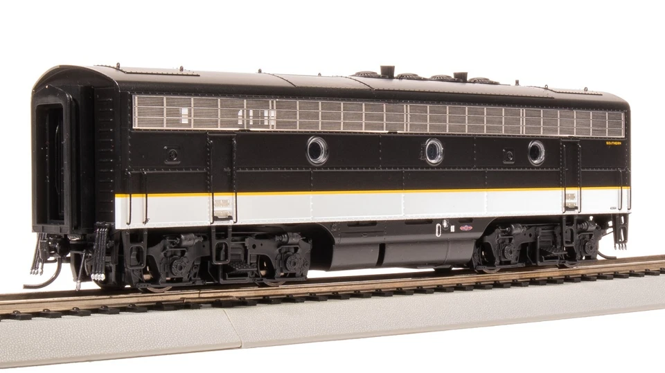 Broadway Limited 8343 HO Scale Southern EMD F3B Tuxedo Scheme Diesel #4365 - Image 2 of 4