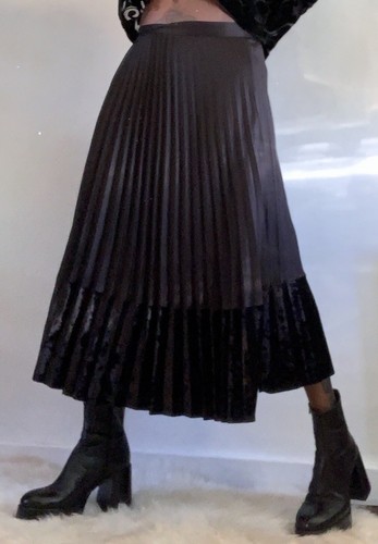 M&S BLACK MID RISE PLEATED SILKY FEEL MIDI SKIRT WITH VELVET TRIM SIZE:20 - Picture 14 of 14