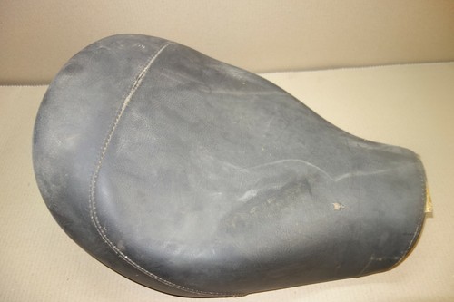 Suzuki GSX750P GSX750 P GSX 750 seat unit - Picture 2 of 5