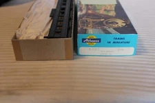 HO Scale Athearn, Dining Passenger Car, Santa Fe, Green  1406- 1891