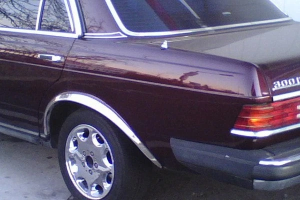 For Mercedes-Benz 300D 1975-1985 QMI Polished Fender Trim - Изображение 2 из 3