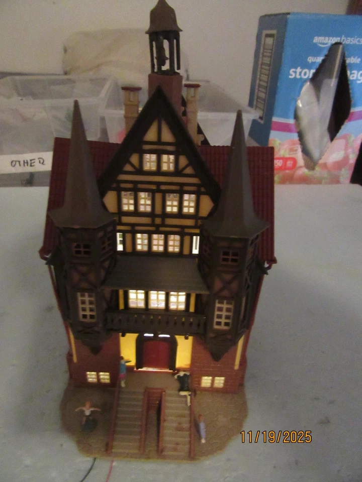 HO - Vollmer 19590 Marco de madera personalizado / Ayuntamiento - LED y personas Foto 4 de 4