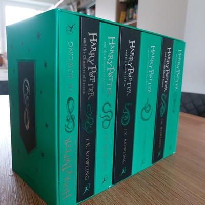 Harry Potter Slytherin House Editions Paperback Box Set ( Taschenbuch)