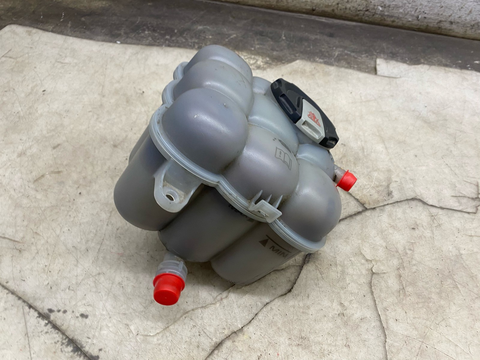 2015-2020 BENTLEY BENTAYGA 6.0L W12 COOLANT FLUID RESERVOIR BOTTLE 4M0121403C