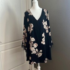 ASTR the Label Long Sleeve Floral Dress Size Large