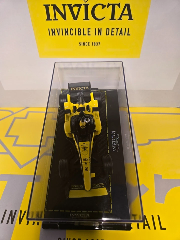 Réplica de coche de carreras Invicta edición especial con reloj Invicta 44 mm (69468) paquete Foto 4 de 4