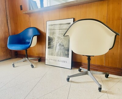 Mid-Century Modern Eames Herman Miller Fiberglass Swivel