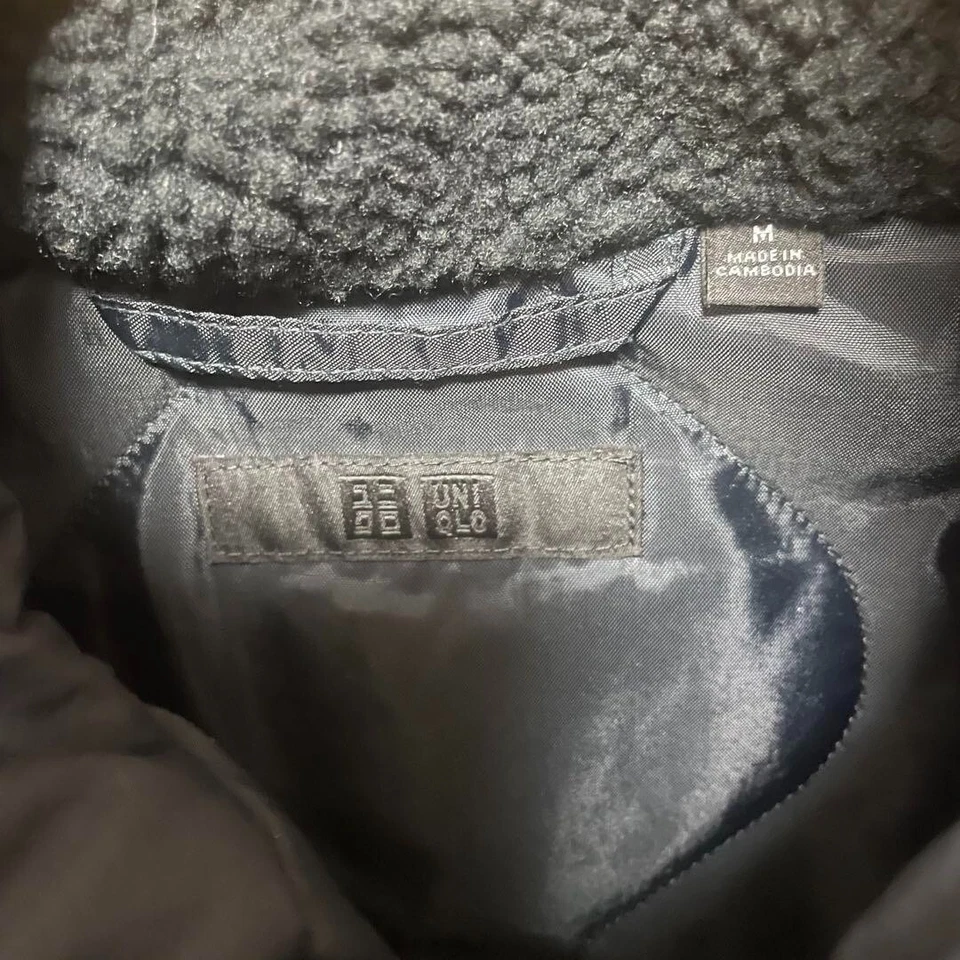 Jaqueta com Capuz Uniqlo Puffer N2-B Preta Masculina Tamanho M (EUA:S) C04 - Imagem 4 de 4