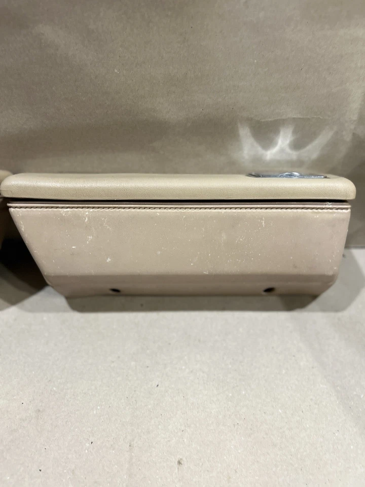 Chevrolet Caprice Delta 88 1977-1985 reposabrazos laterales traseros almohadillas 2 puertas solo bronceado OEM Foto 3 de 4