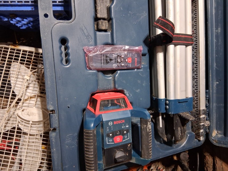 Bosch REVOLVE2000 Self-Leveling Horizontal Vertical Rotary Laser Kit