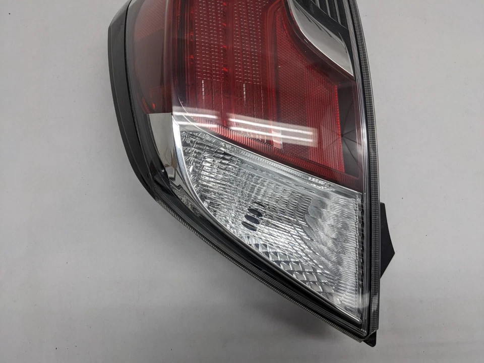 Luz trasera izquierda del conductor Toyota Prius C 2015-2017 TLB3 Foto 3 de 4