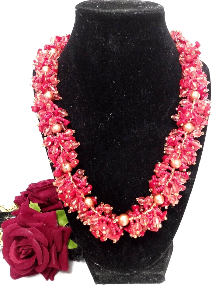 147 - Gargantilla babero con cuentas de semillas de vidrio delicado hecha a mano 10" collar de regalo floral rojo