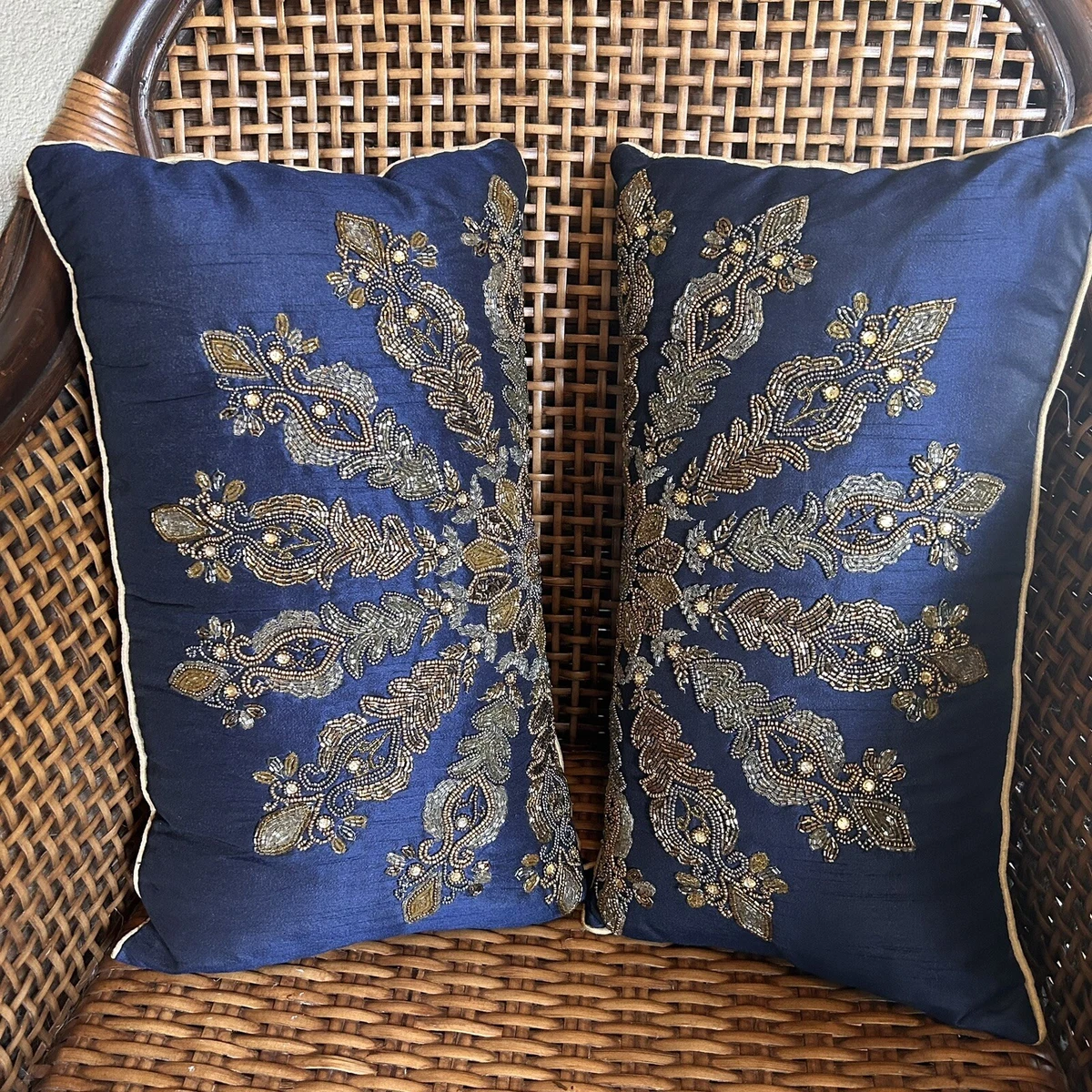 Pillows with removable covers hot sale