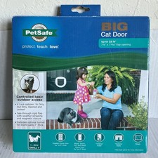PetSafe Big Cat Door Locking Flap Door Plastic Big Cat Small Dog NEW