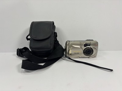 Olympus Camedia D-490 Zoom 2.1MP Digital Point & Shoot Camera W/32MB Card/Case