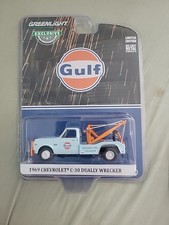 greenlight 1/64 hobby exclusive 1969 chevrolet  c30 dually wrecker gulf 