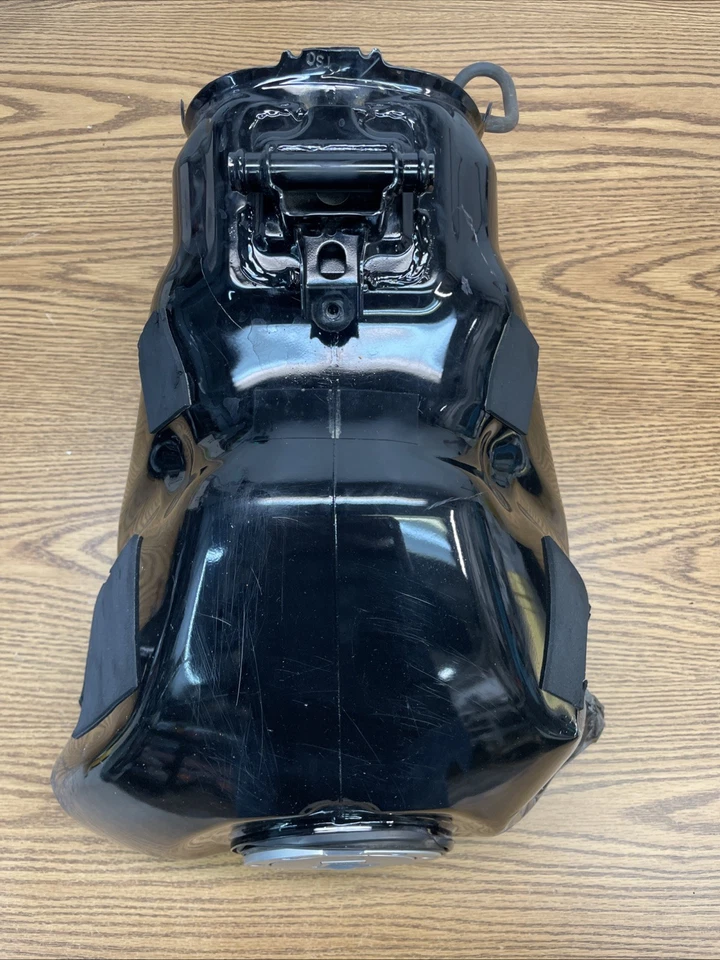 PIEZA TANQUE COMBUSTIBLE HONDA CBR600RR 2014-2022 # 17500-MJC-A00 Foto 3 de 4