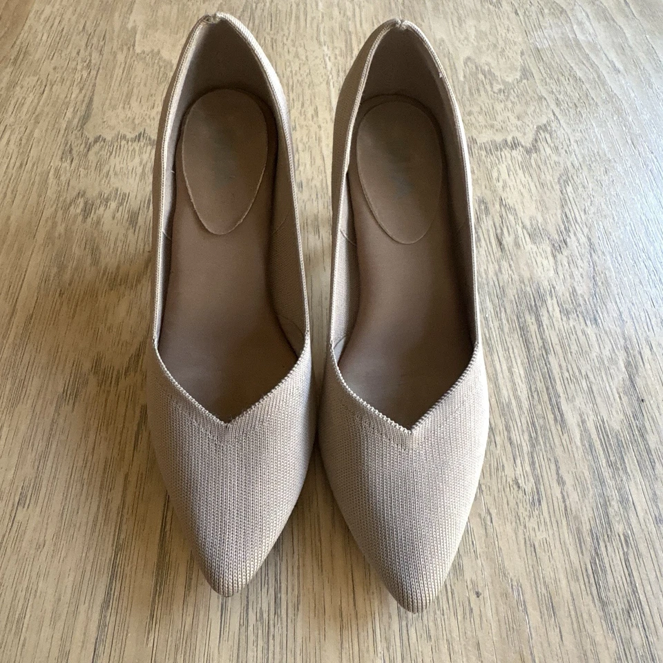 Bombas MIA Beatrix tecido e camurça como salto agulha areia escura 8,5M muito bom estado usado - Imagem 3 de 4