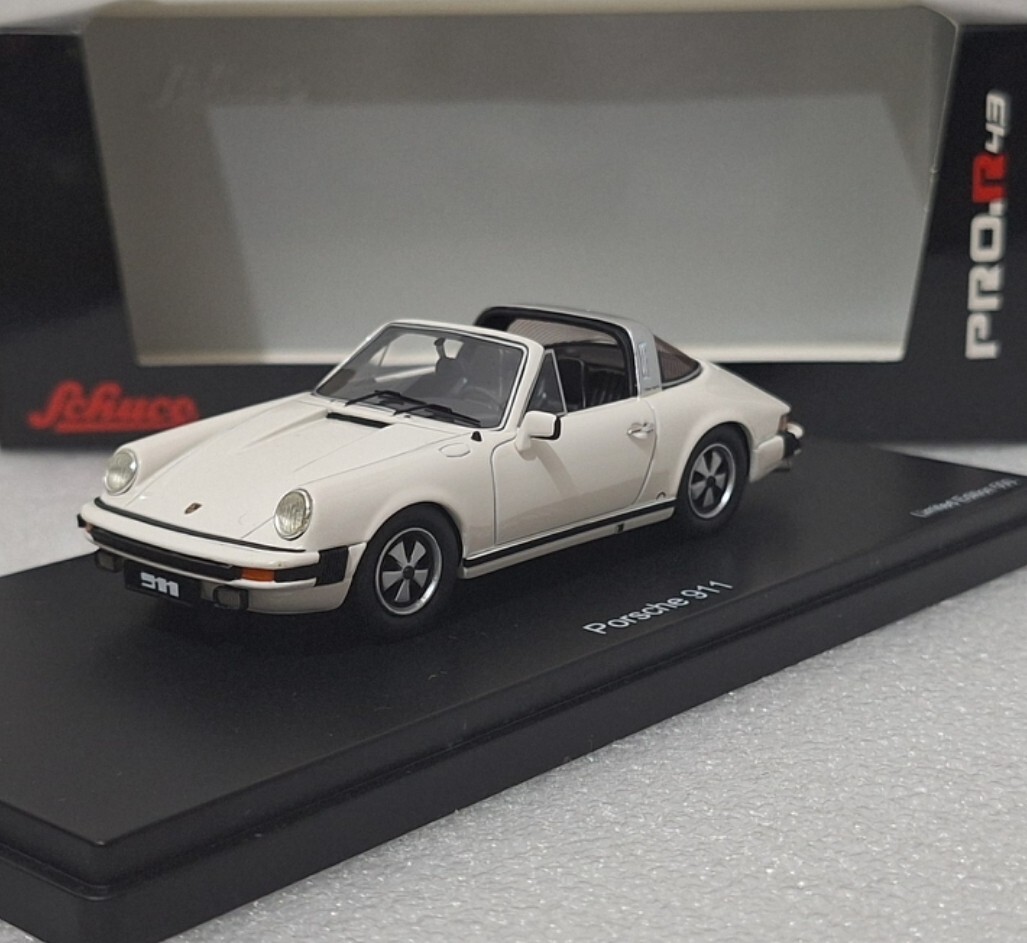 Porsche 911 Targa 2.7 1977 Grand Prix White 1:43 Schuco 450891300