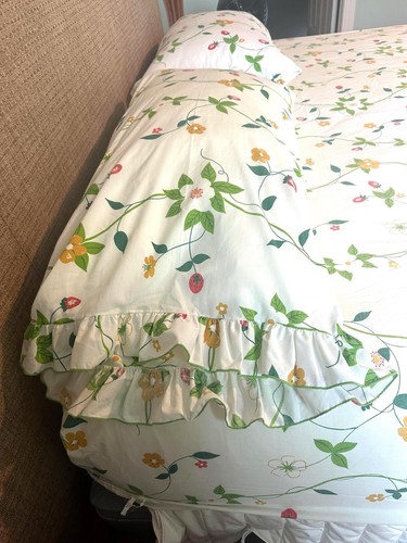 1970s strawberry sheet set with fitted sheet and pillowcases KING SIZE - Picture 3 of 6