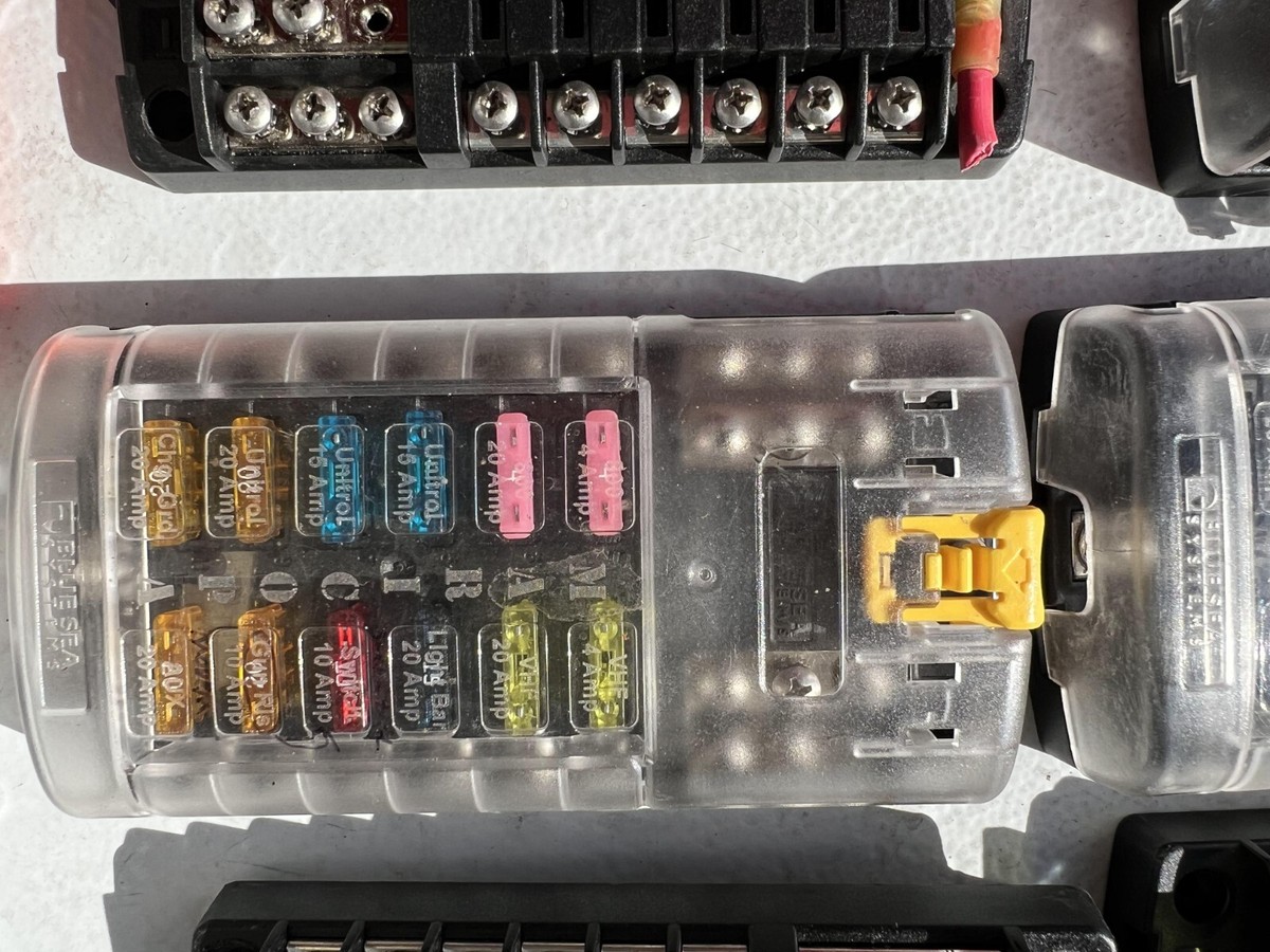 孫吉さん専用 Blue Sea Systems 5026 ST Blade Fuse Block 12 Circuit. NOTES