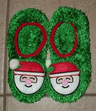 Girls Sz 4 - 5 Green Fuzzy Christmas Holiday Santa Claus Slip Resistant Slippers