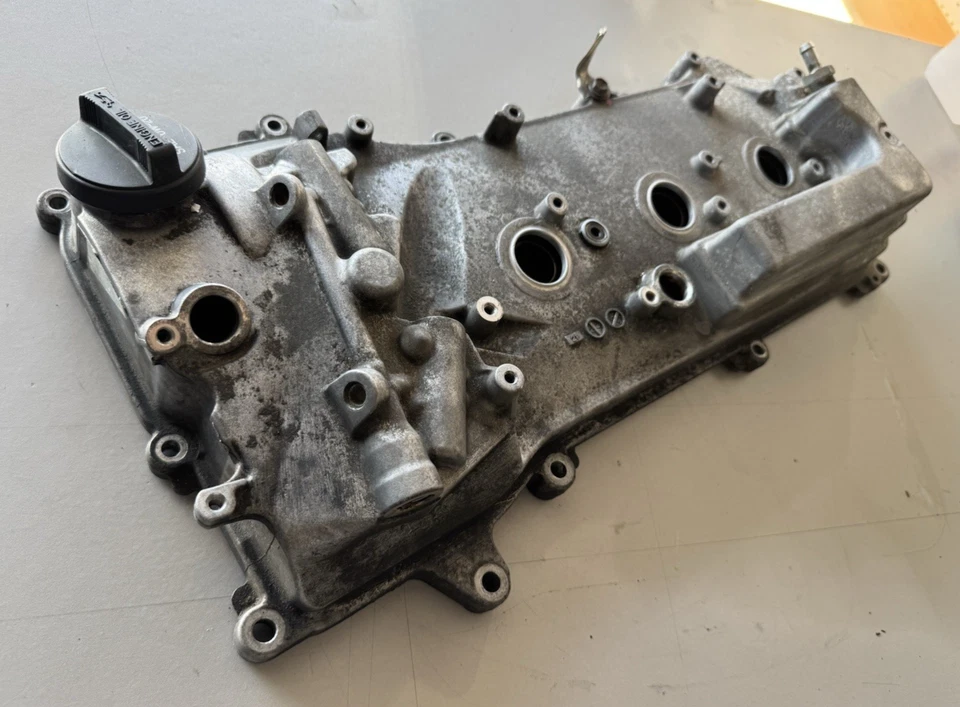 2015 TOYOTA SIENNA 3.5 LEFT VALVE COVER DRIVER SIDE SLUDGE BUILDUP GENUINE OEM - Image 4 of 4