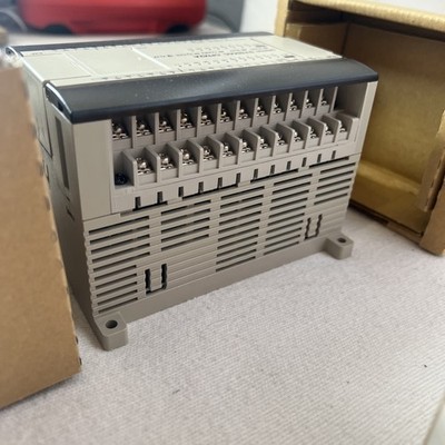 Omron SYSMAC CPM2A-30CDR-A PLC Module 30 I/O Controller New