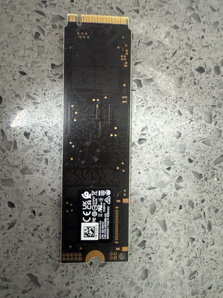 SSD Samsung PM9A1 512 GB NVMe M.2 PCIe Gen4 x4 (MZVL2512HCJQ-00BL7) - Unidad extraída Foto 2 de 2