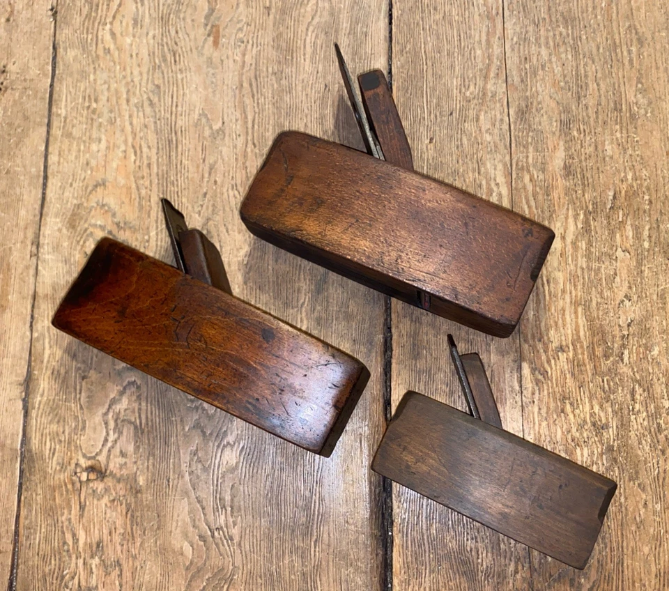 VINTAGE WOODEN COFFIN PLANES X3 S ASHTON & LEWIS CO CARPENTERS JOINERS OLD TOOLS - Image 2 of 4
