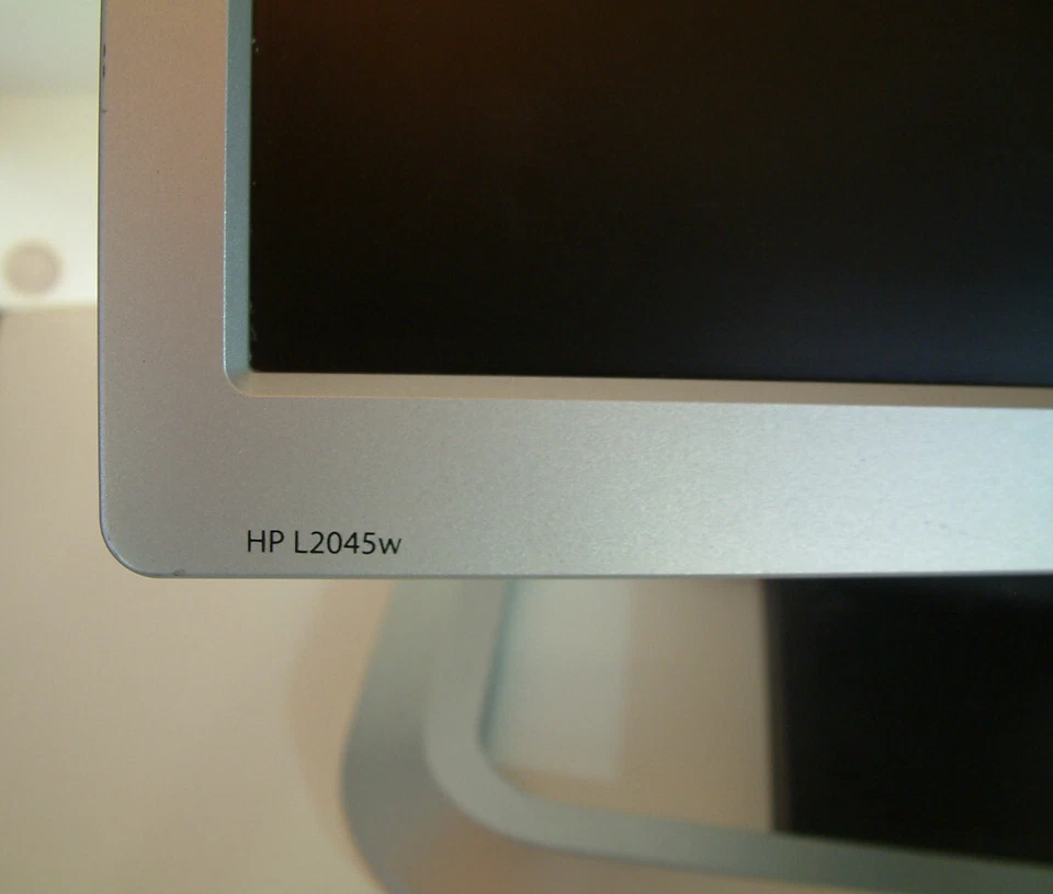 HP L2045W Flat Panel 20" LCD Display Mointor+Stand+Mains Lead HSTND-2181-T - Image 3 of 4