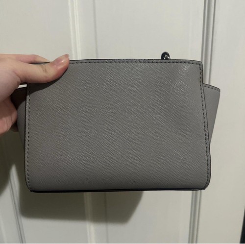 Borsa a tracolla Michael Kors Selma Mini Messenger in pelle (grigio perla) - Foto 2 di 4