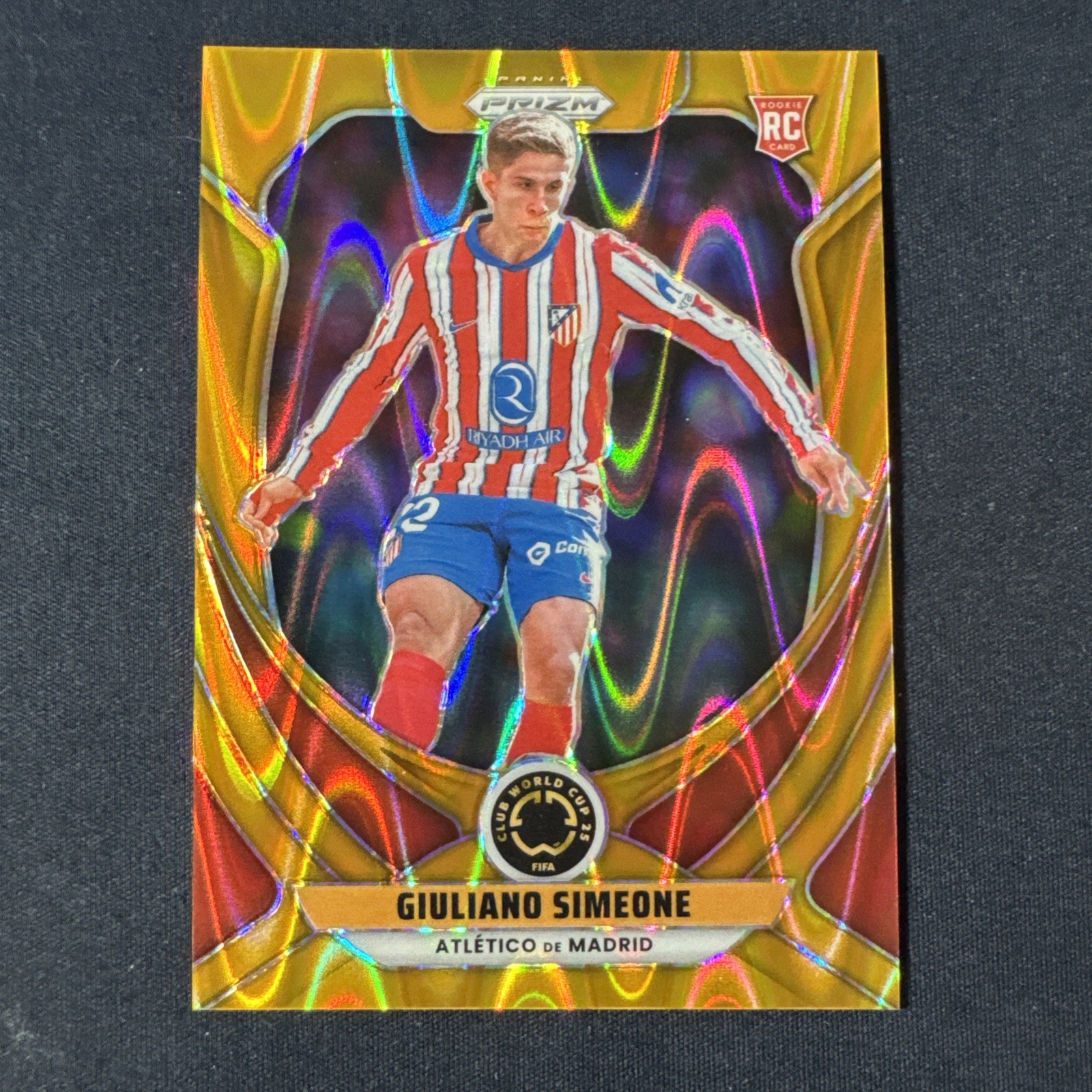 2025 Prizm Club World Cup - Giuliano Simeone Gold Seismic Prizm /10 (RC)