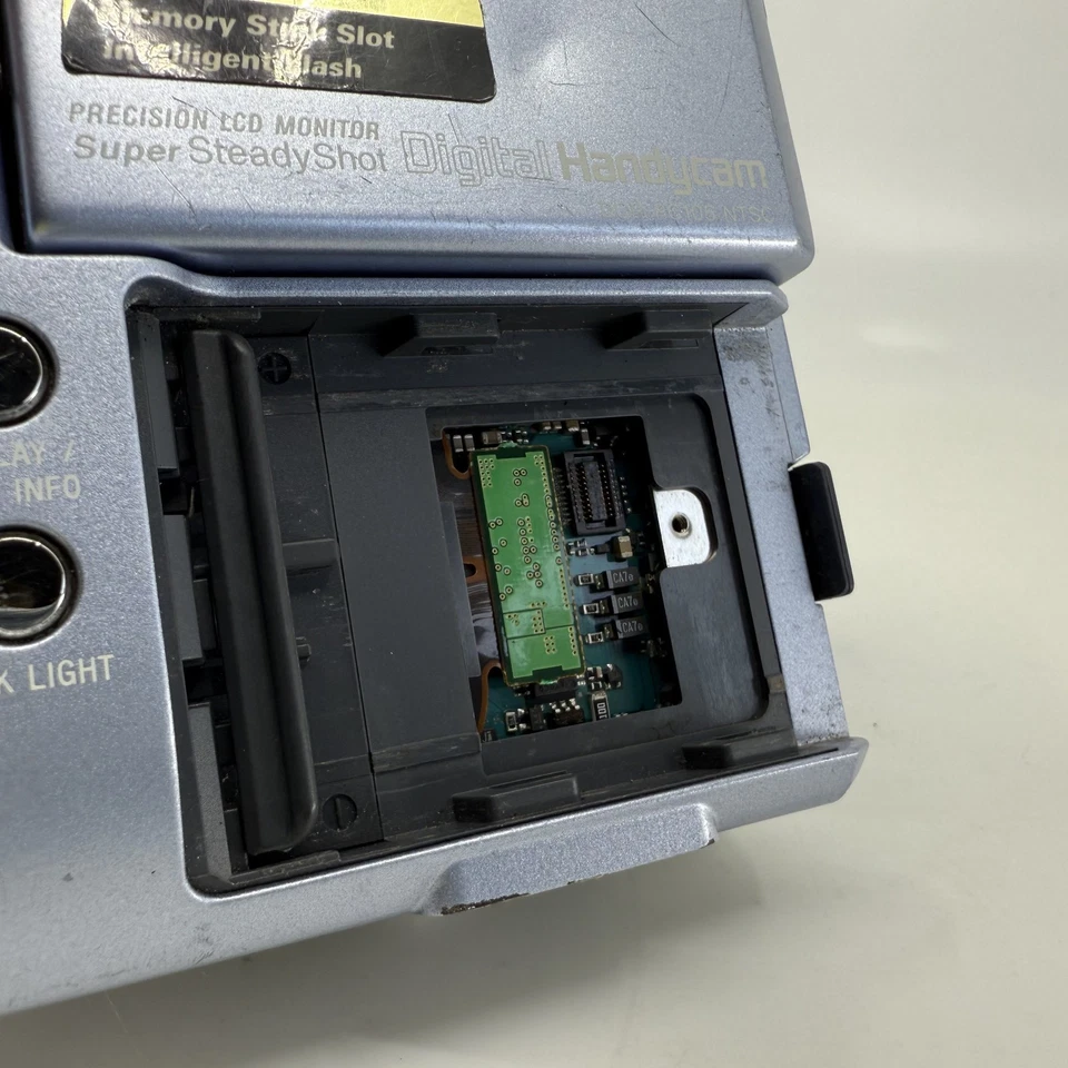 Sony DCR-PC105 MiniDv Mini Dv Camcorder Kamera Videorecorder Player Video als Ersatzteilspender - Bild 2 von 4