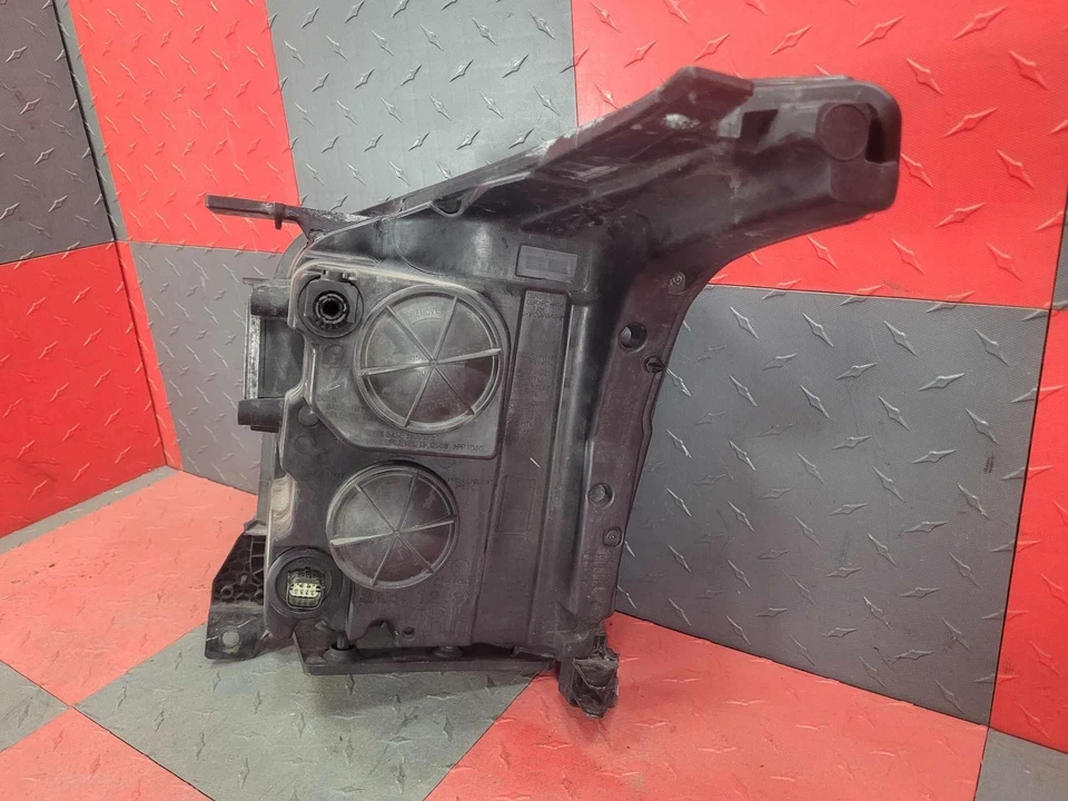 15-20 GMC Yukon Denali OEM RH Passenger HID Headlight Assembly (1 Repaired Tab) - Image 4 of 4