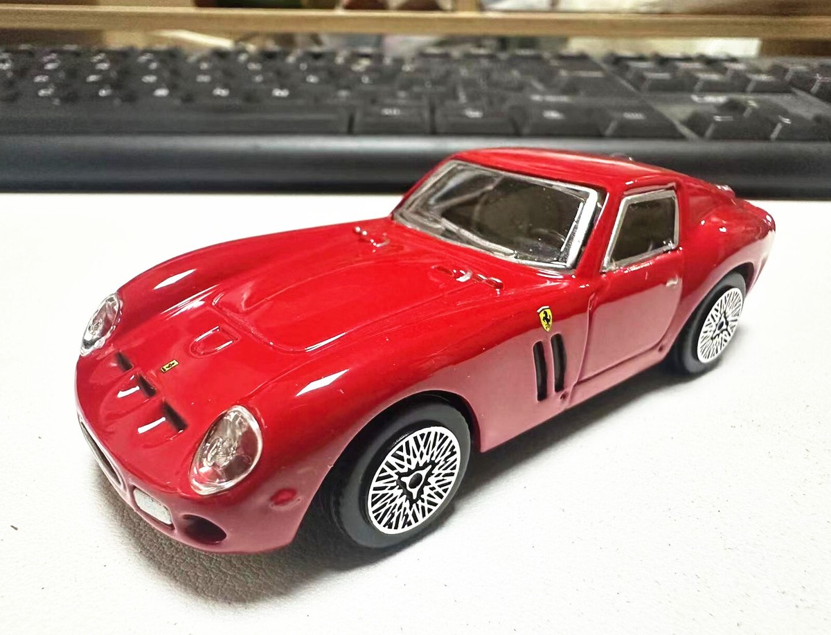 【ブラーゴ】Ferrari 250 GTO ミニカー Bburago 1:43 Ferrari 250 GTO Diecast Metal Model Boy Toy Car