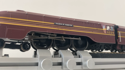 (51) Hornby R3101 Coronation Class 4-6-2 Duchess Of Hamilton 6229 in LMS Maroon - Video 1 of 1