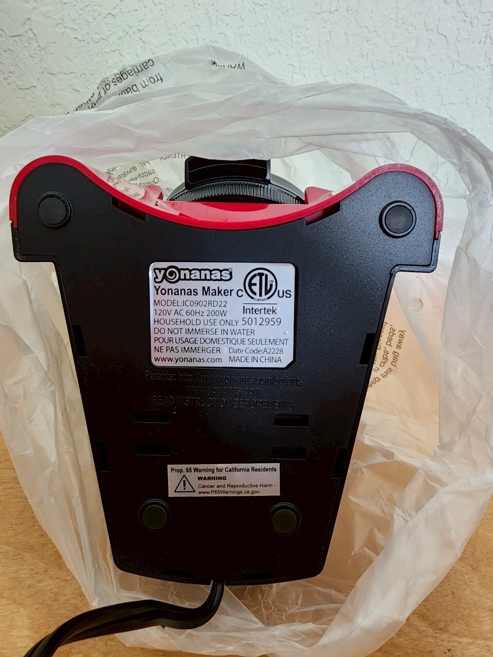 Yonanas 902RD Classic Vegan Non-Dairy Frozen Fruit Dessert Maker