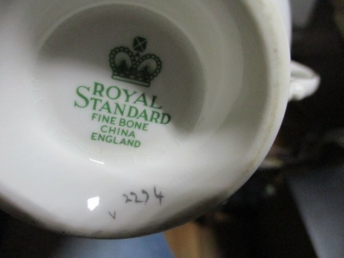 Vtg ROYAL STANDARD FINE BONE CHINA ENGLAND CUP & SAUCER -BLUE FLOWERS Gold Trim - Picture 10 of 10