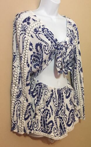 Mono corto de verano para mujer, con estampado azul y blanco. - Imagen 3 de 8