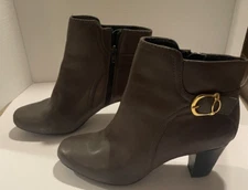 Clarks Gray Leather Zip Ankle Fashion Boots Womens Size 9.5M Style 63057