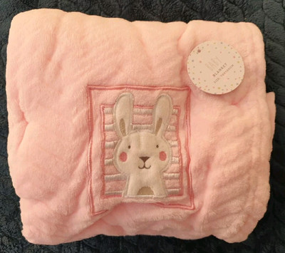 Pure Baby rosa Fleecedecke mit weißem Hasenmotiv TJM Home Schnäppchen 25203 Neu