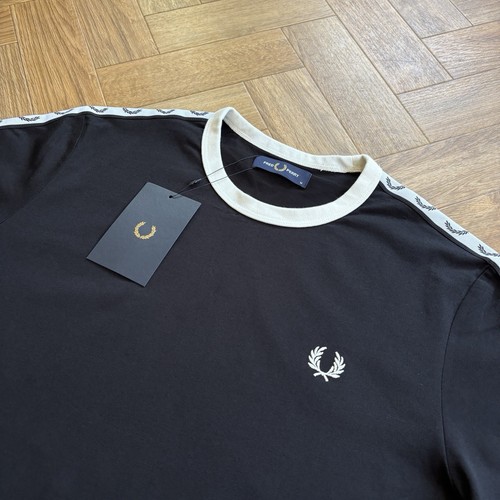 Brandneu mit Etikett Fred Perry M4620 Taped Ringer kurzärmliges T-Shirt schwarz Herren Größe Medium
