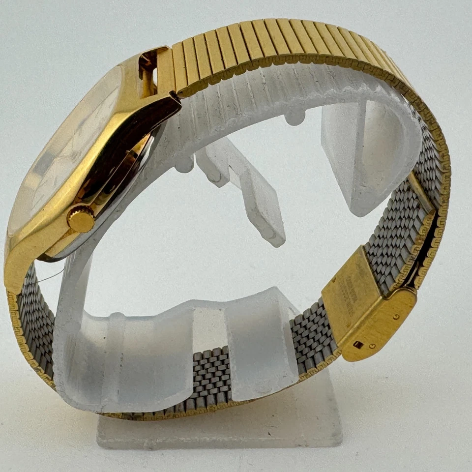 Reloj de cuarzo suizo Caravelle Bulova 8947 vintage para hombre tono dorado barril batería nueva Foto 4 de 4