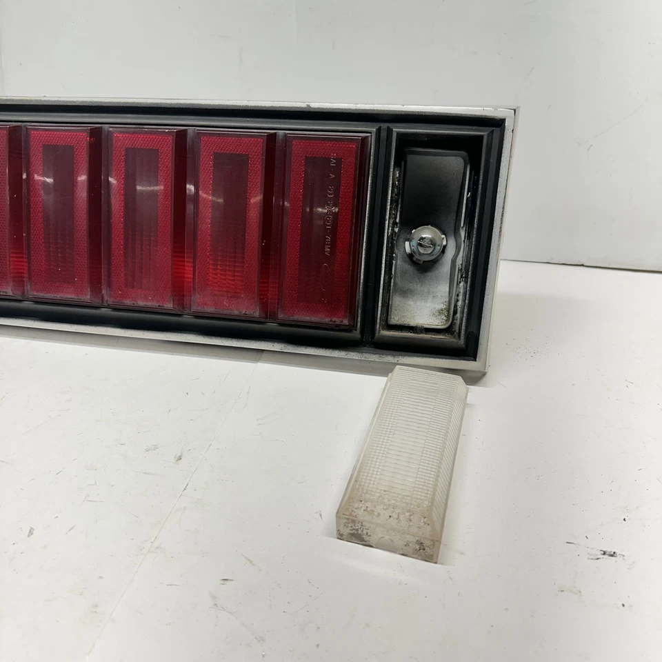 Ford Fairmont 78-83 4dr Sedan Tail Light Lamp LH Driver Side OEM foxbody Foto 2 de 4