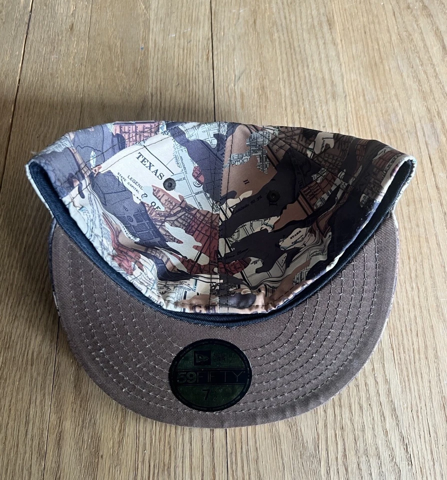 Sombrero ajustado con emblema de ladrones y castillos de mediados de la década de 2000 estampado de mapa New Era 7 1/2 Foto 2 de 4