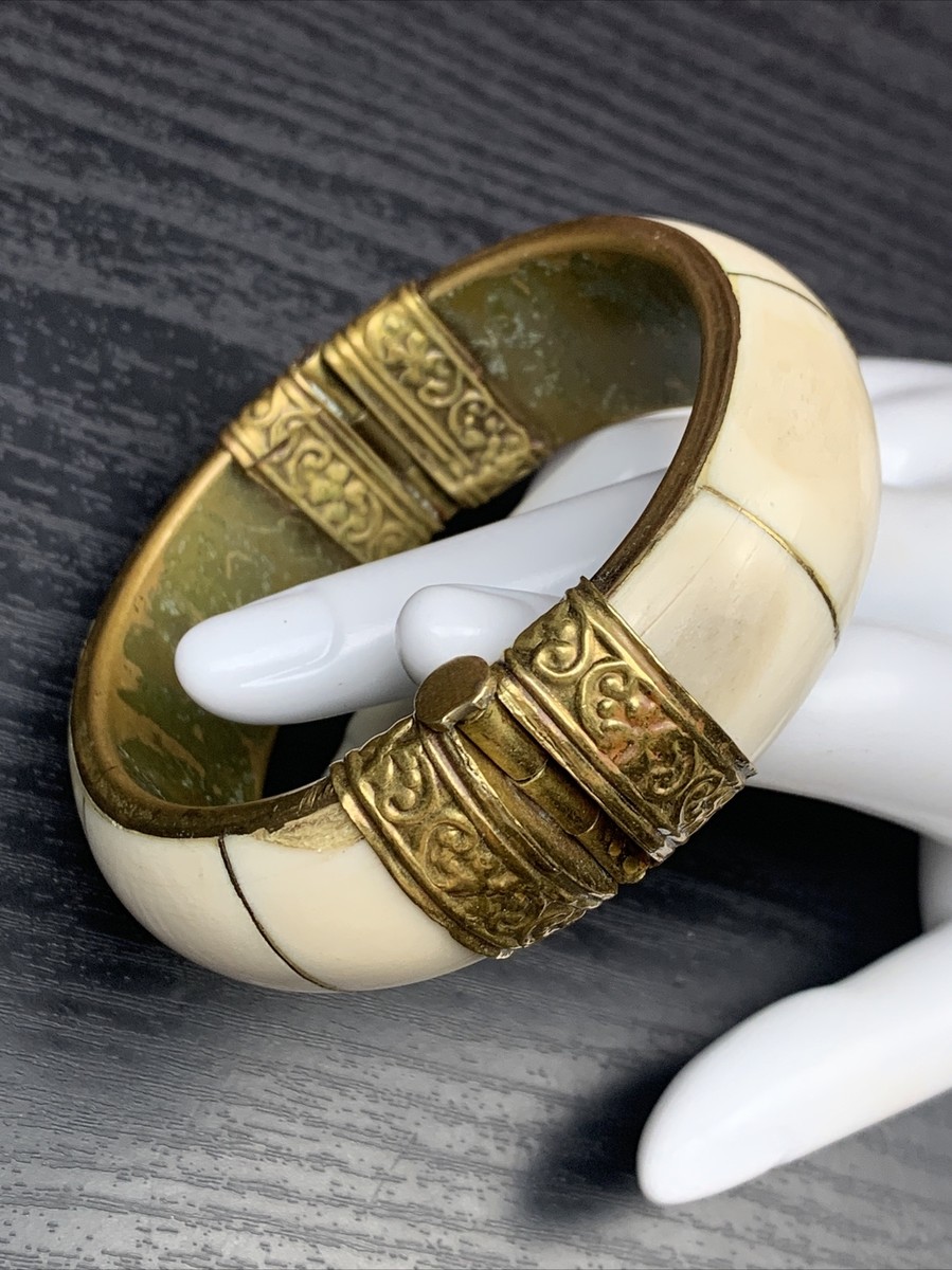 Vintage Boho Brass Metal White Cream Inlay Pin Hinged Bangle Vintage Boho Brass Metal White Cream Inlay Pin Hinged Bangle